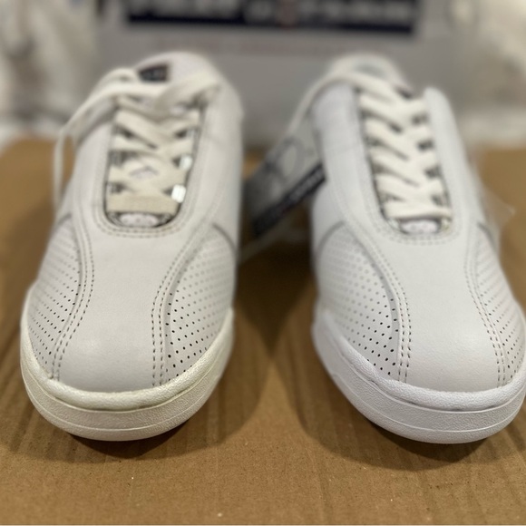 VTG New in the box. White/ Chrome Phat Farm Hampton 04 Sneakers. Women’s Sz: 7.5 - Picture 2 of 9